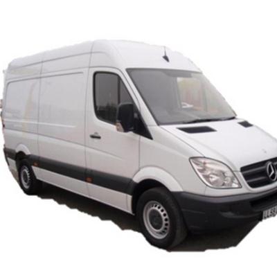 pakettiauto-ja-kuljettaja