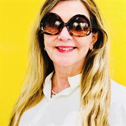 Valokuvaaja Anne Yrjänä, A-Studio Oy
