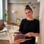 Vahvin osaamisalueeni on riidanratkaisussa. Sopimusriidat ja vahingonkorvausoikeudelliset riitatilanteet leikkaavat läpi eri oikeudenalojen. Avustan asiakkaitani kuluttajansuojaan liittyvissä asioissa, asunto- ja kiinteistökauppariidoissa, sekä hoidan myös työoikeuteen liittyviä asioita.
​
Rikosasioiden hoitamisessa asianomistajan avustaminen liittyy lähes aina vahingonkorvausten vaatimiseen. Pääpaino minulla onkin asianomistajan avustamisessa, vaikka myös vastaajan avustaminen onnistuu.
​
Tärkeä tavoite työssäni on olla joustava ja tehdä työtäni asiakkaan tarpeista käsin. Siksi edellytys onnistuneelle asian hoidolle on luottamus ja joustavuus päämiehen ja avustajan välillä. Teen työtäni joustavasti asiakkaan aikataulujen mukaan. Ymmärrän sen, että asiakkaan voi olla joskus kovin vaikea päivisin muun ohella hoitaa asioitaan. Siksi minut saa kiinni tarvittaessa myös iltaisin ja viikonloppuisin.

Erityisosaamiseeni lukeutuvat siviiliriidat. Vahvaa osaamista minulta löytyy sopimusoikeuden, kuluttajansuojaoikeuden vahingonkorvausoikeuden, asunto- ja kiinteistökauppariidoista. Näihin liittyviä toimeksiantoja olen hoitanut lukuisia.
Osaamisalueeseeni kuuluvat myös lapsi- ja perheoikeudelliset asiat, joissa pääpaino on lasten huoltoon, tapaamiseen ja elatukseen liittyvissä asioissa.