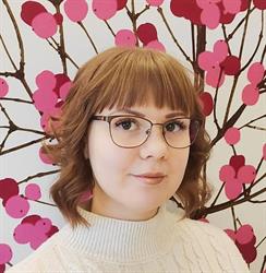 Tmi Elisa Tenhunen, kynsimuotoilija
