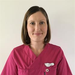 Jalkahoitaja Anniina Halminen